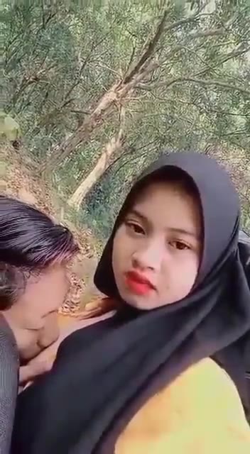 Abg Jilbab Tiktok Nyusuin Pacar Kesayangan