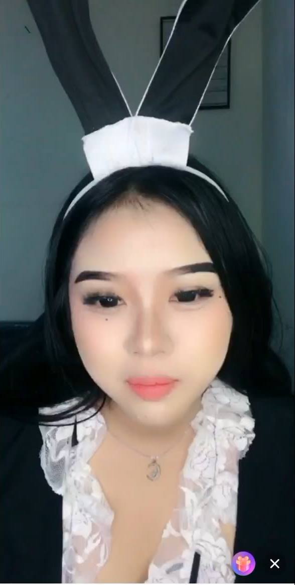 Helena Cantik Cosplay Playboy