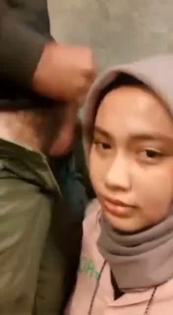 Mbak Jilbab Minta Nyepong Pengen Crotin Di Muka