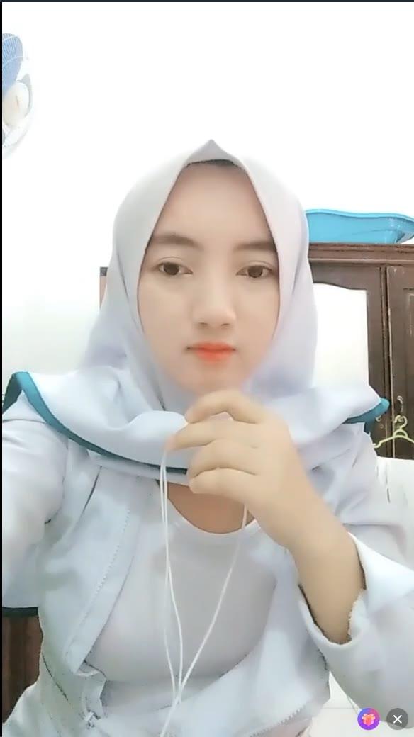 Perawat Jilbab Live Barbar Spil Puting Susu