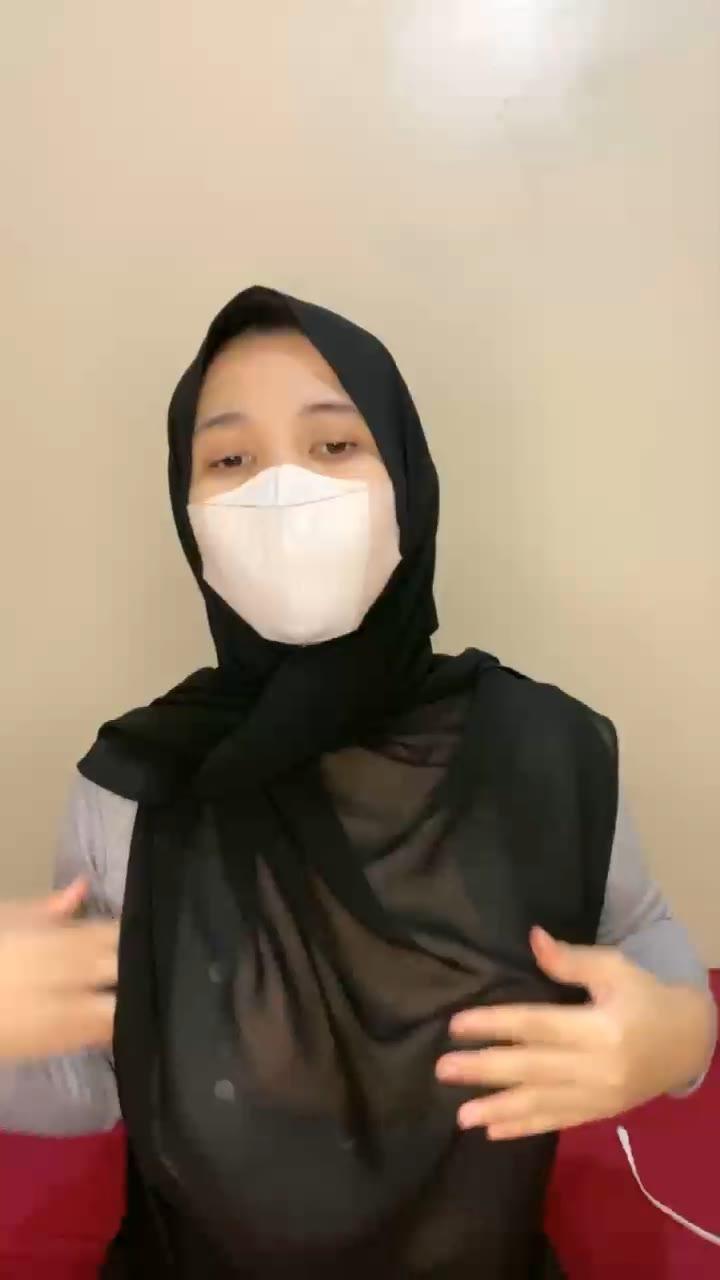 Rani Nakal Remas Susu Hijab Transparan