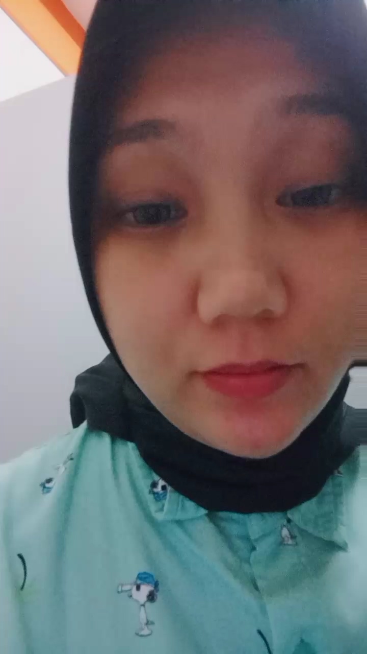 Tante Amara Vcs Berkerudung Hitam