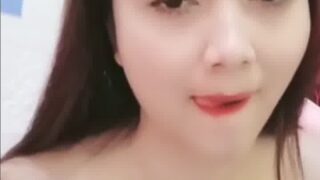 Alsyavira Cantik Telanjang Dada Mulus Menggoda